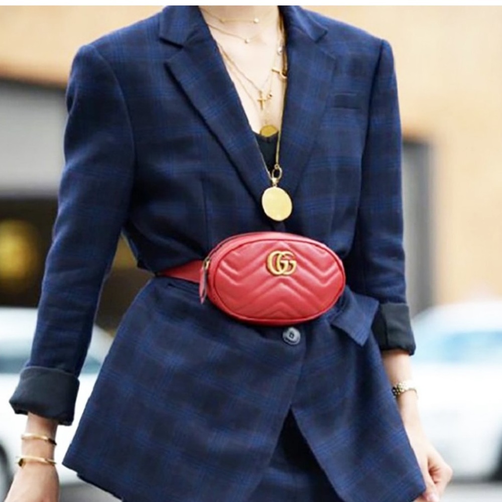 GUCCI MARMONT WOMEN'S RED MATELASSE LEATHER BELT BAG GOLD LOGO - Picture 5 of 8